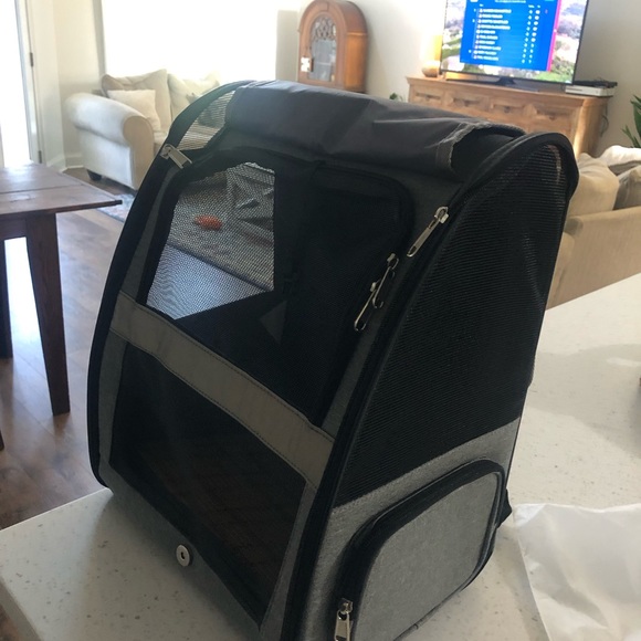 Innovative Traveler Bubble Backpack Pet Carriers for Cats and Dogs - black/gray - Picture 7 of 9